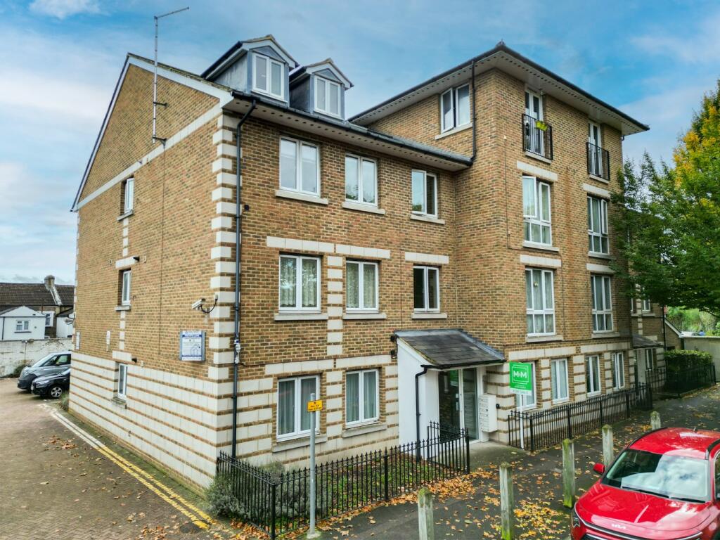 Additional image 9 of Fairways Court, The Grove, Gravesend, Kent, DA12
