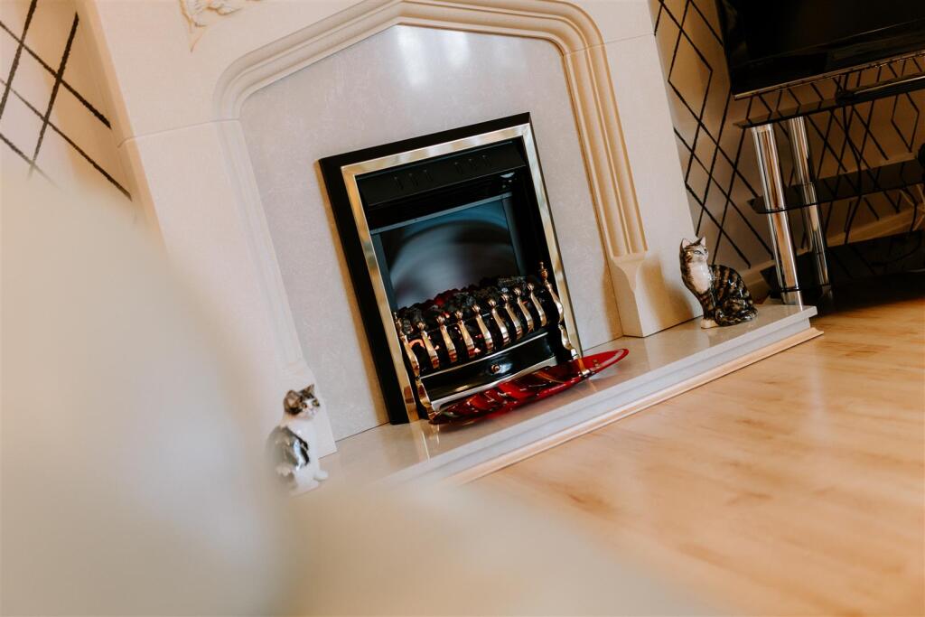 Additional image 12 of Generous semi-detached property in prized cul-de-sac