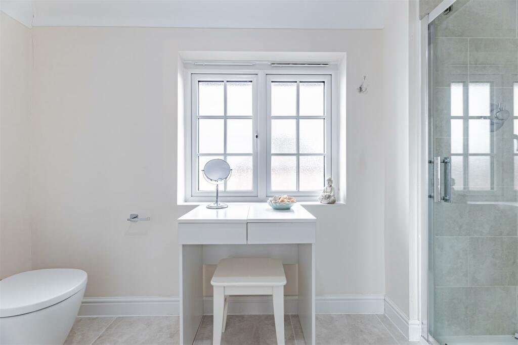 Additional image 21 of Immaculate detached Redrow property on prized cul-de-sac