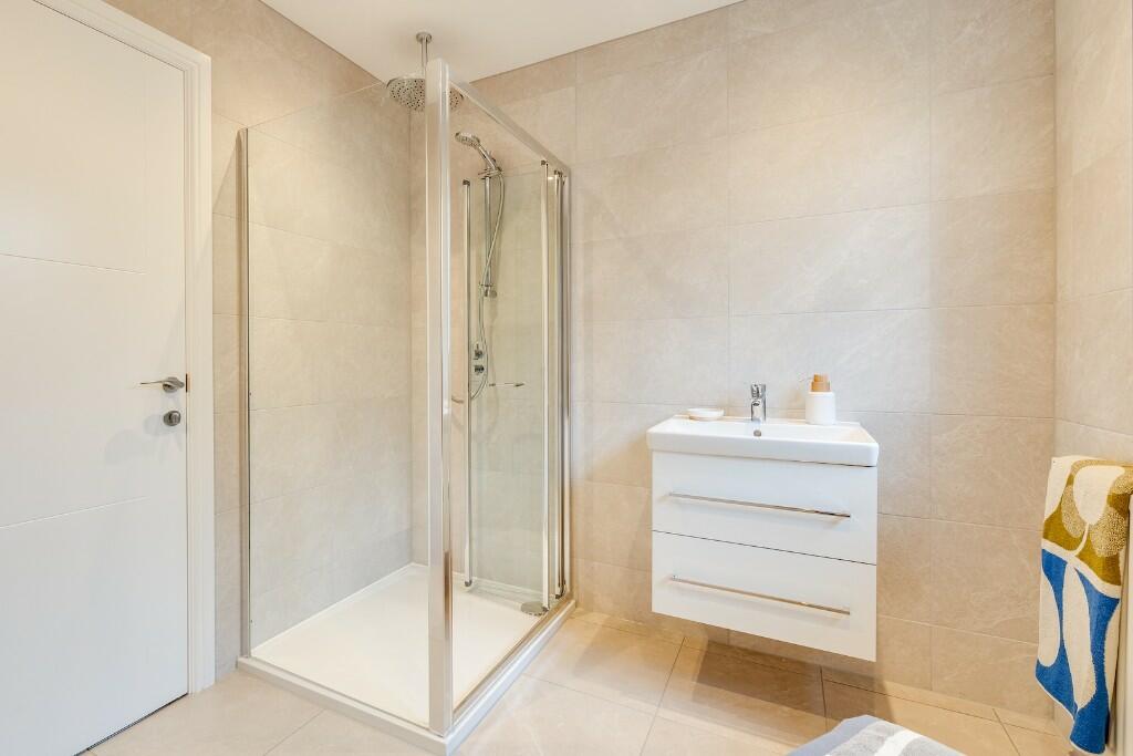 Additional image 8 of Stunning Craftsman Built Home on a Huge Plot!