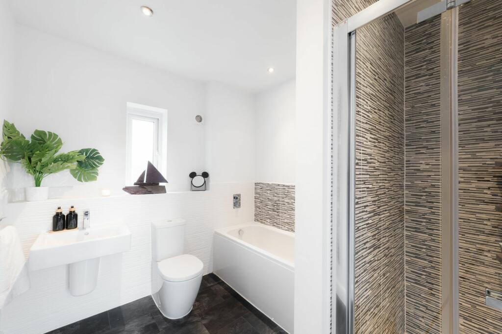 Additional image 17 of Over 2100 square feet on a large plot