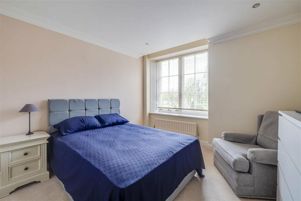 Additional image 20 of Stylish duplex apartment overlooking Vale Royal Abbey golf course