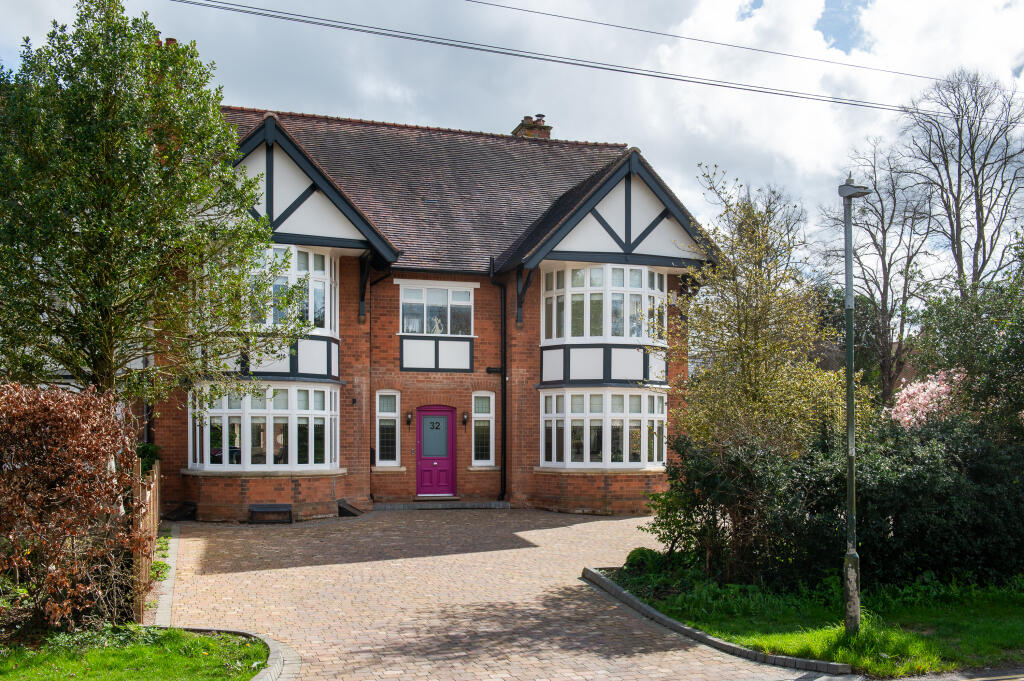 Primary image of Tiddington Road, Stratford-Upon-Avon, CV37