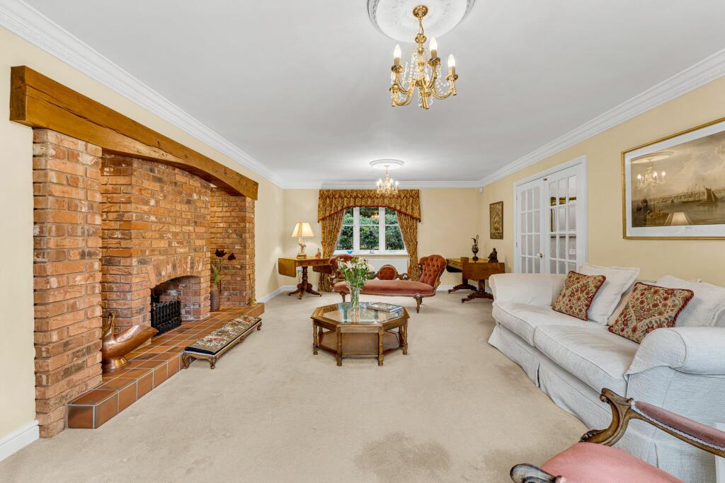 Additional image 3 of Spacious, 5 Bedroom home near the Whitegate Way
