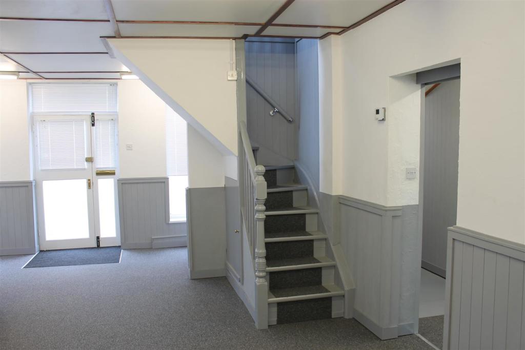 Additional image 5 of Holt Lane