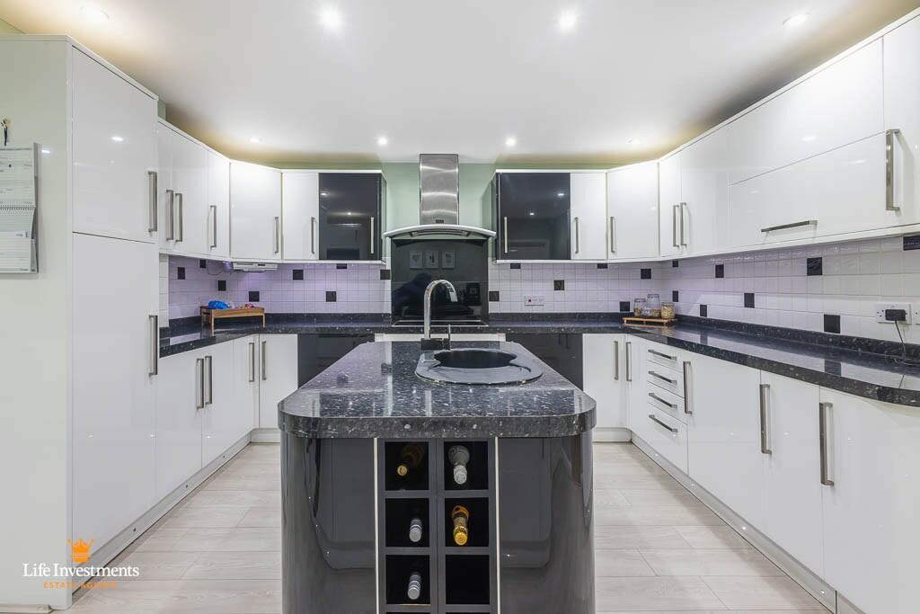 Additional image 3 of Lime Tree Avenue, Rugby, Warwickshire, CV22