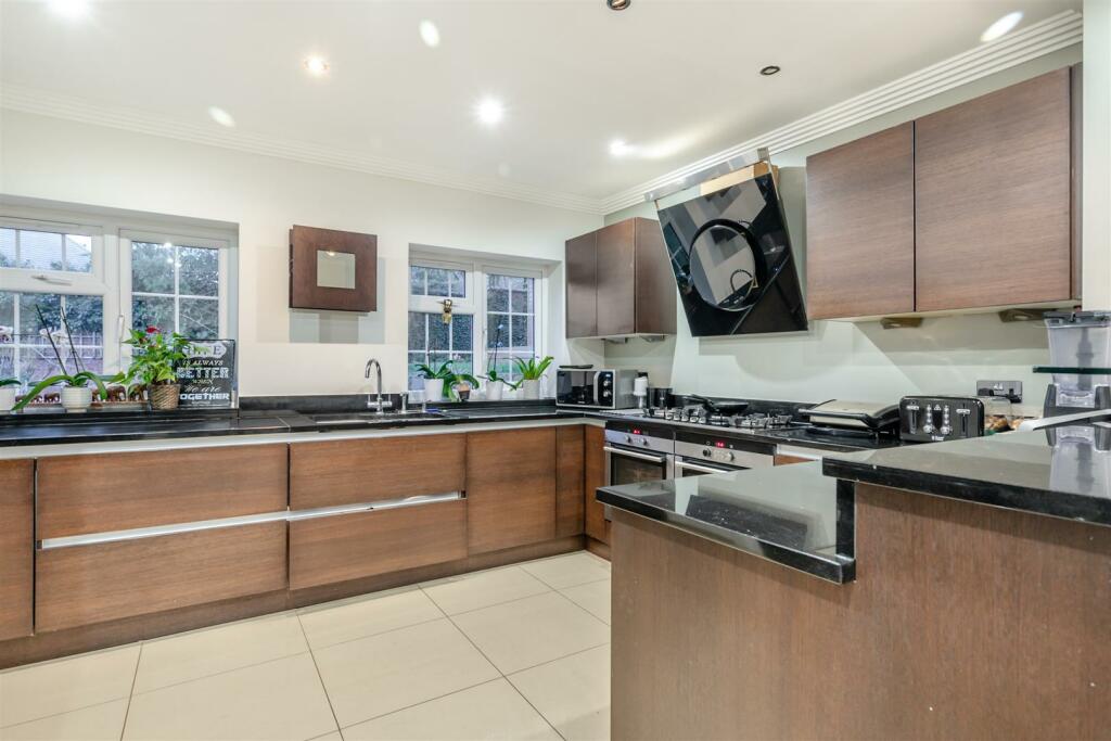 Additional image 6 of Off Kenilworth road, Substantial Family Home