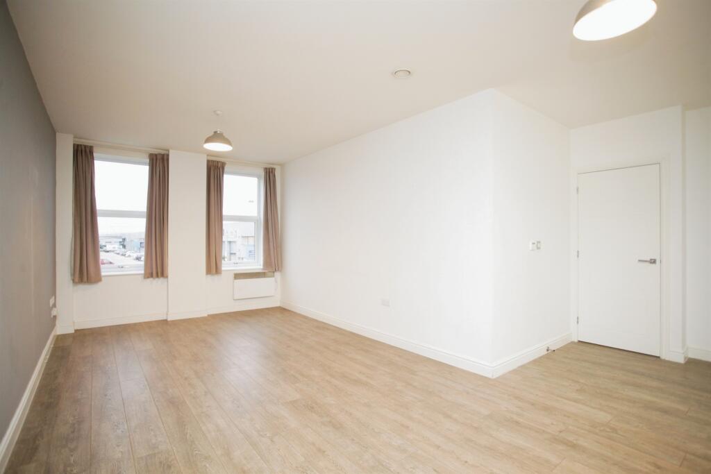 Additional image 18 of Woodside Park, Rugby