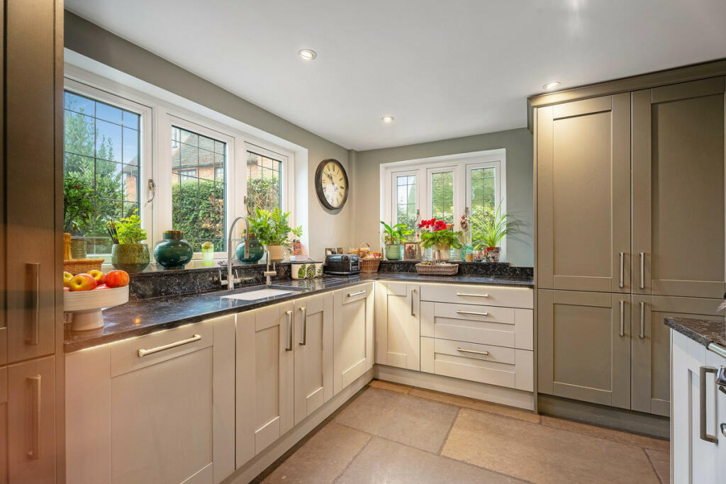 Additional image 13 of Church Road, Snitterfield, Warwickshire CV37 0LF