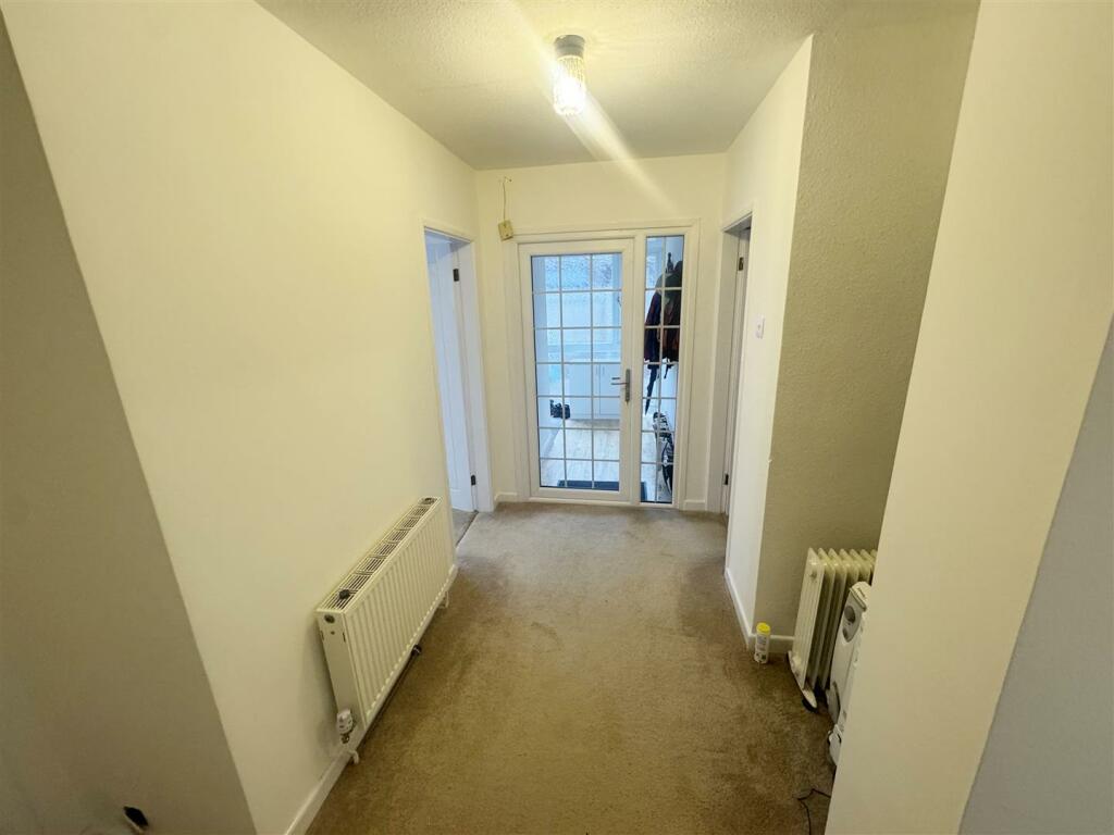 Additional image 18 of Lakin Road, Warwick