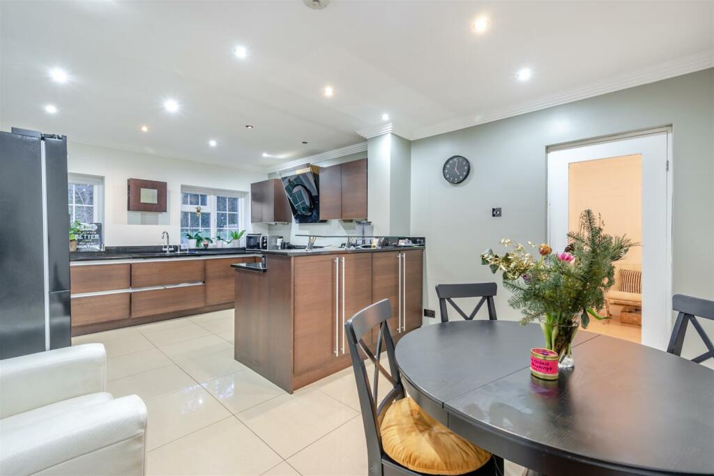 Additional image 23 of Off Kenilworth road, Substantial Family Home