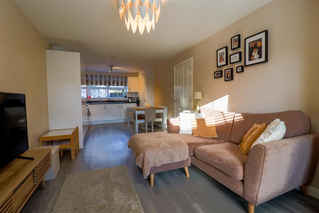 Additional image 6 of Meadow Drive, Long Itchington, Southam