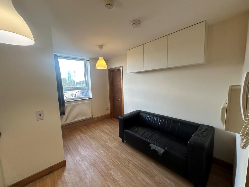 Additional image 7 of Queens Road Room 15