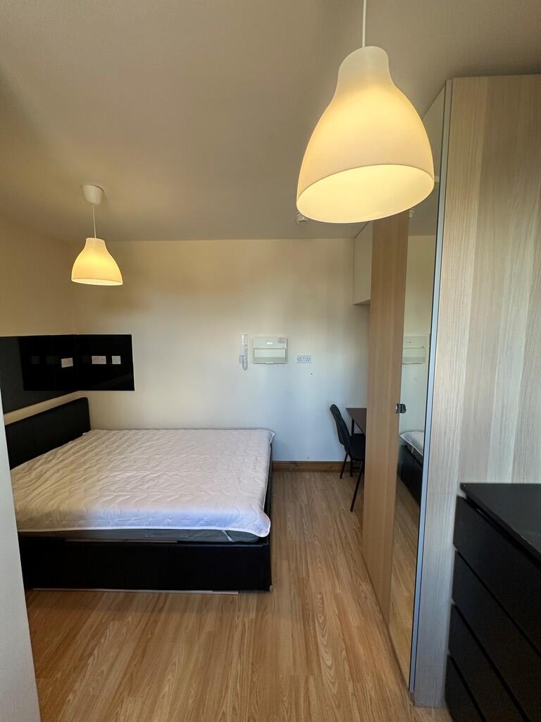 Additional image 8 of Queens Road Room 15