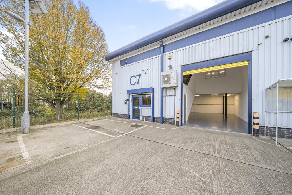 Oyo Business Units, Crabtree Manorway North, Belvedere, Kent, DA17