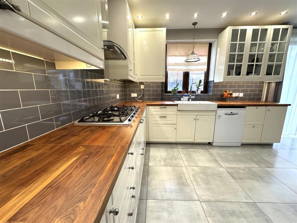 Danson Crescent, Welling