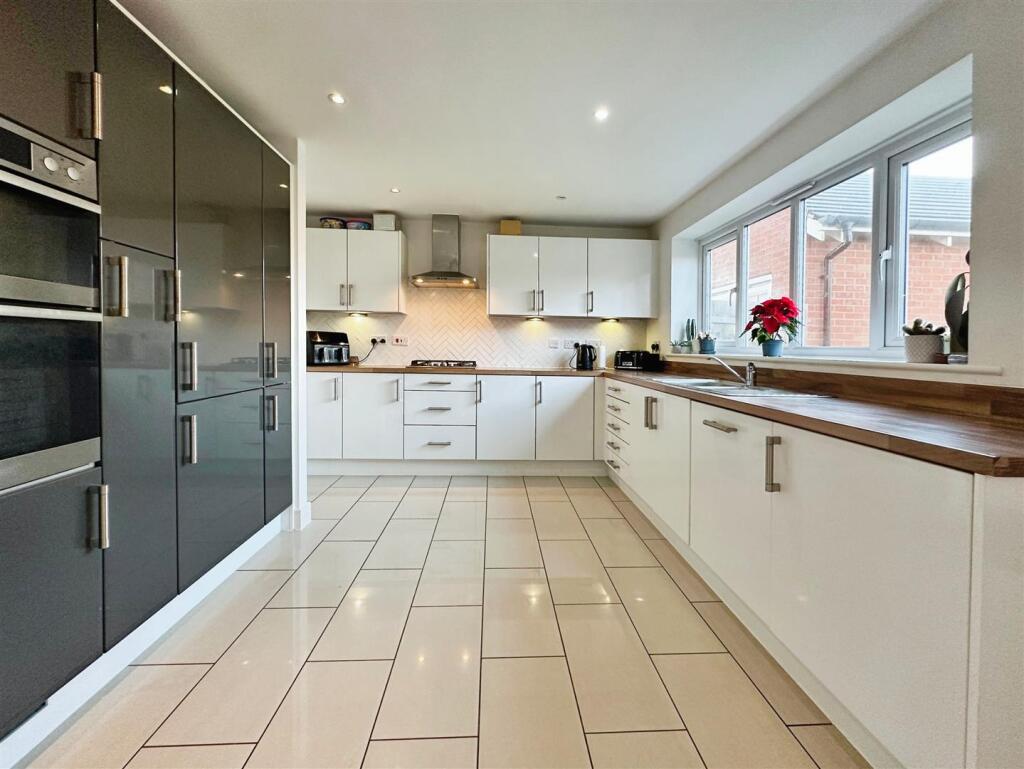 Additional image 47 of Emerson Close, Warwick