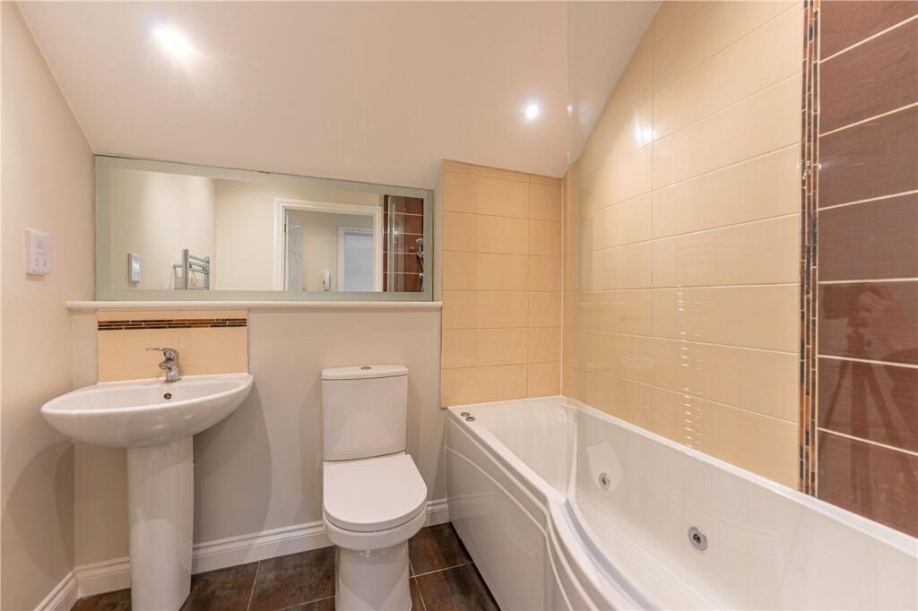 Additional image 8 of Romani Close, Warwick, Warwickshire, CV34