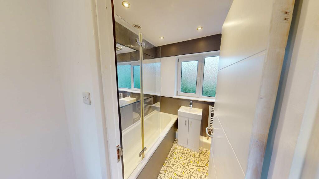 Additional image 20 of Mayorswell Close (L) 2 WEEKS RENT FREE 25/26, ,