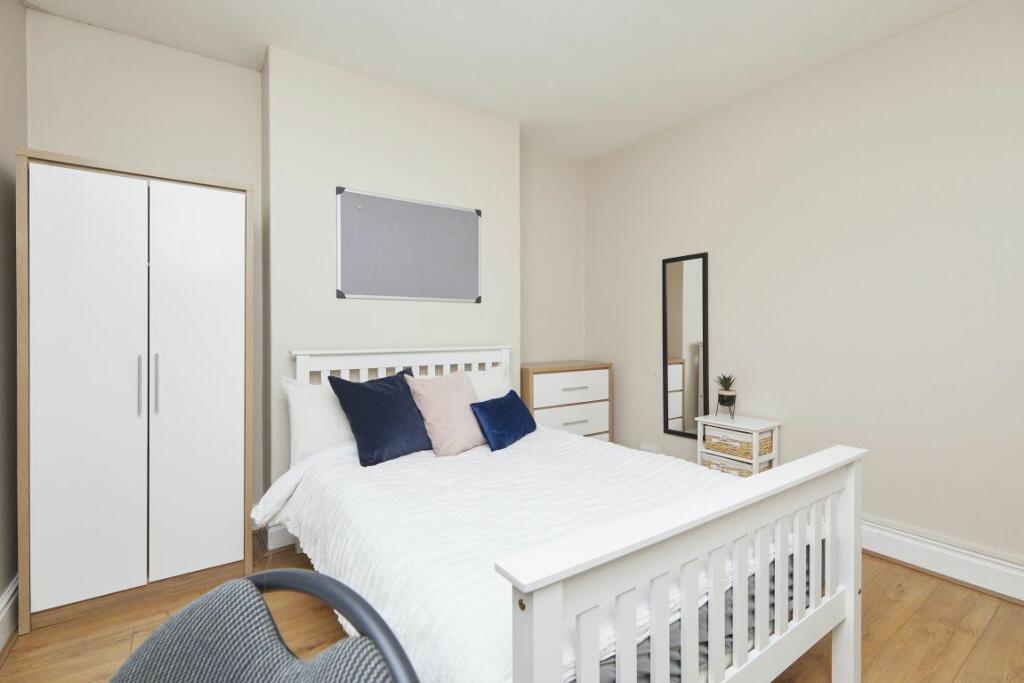 Additional image 33 of Stepping Lane