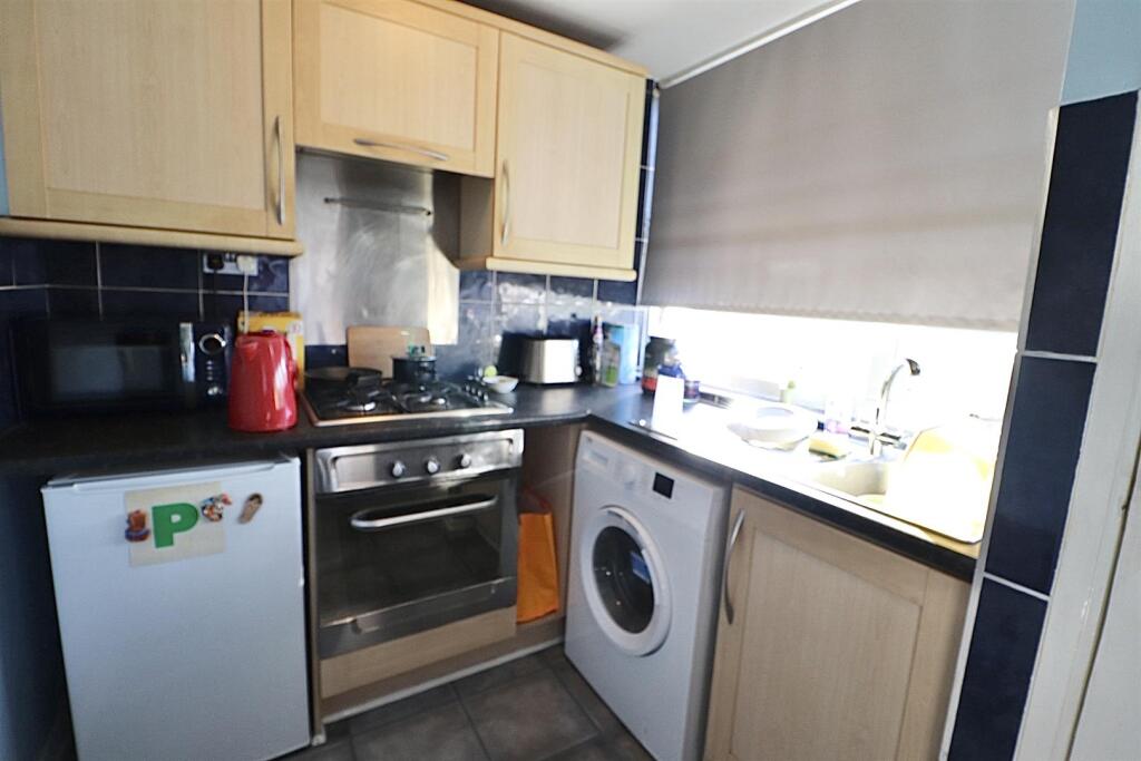 Additional image 4 of TOP FLOOR 2 BED APARTMENT, WITH GARAGE, BILTON