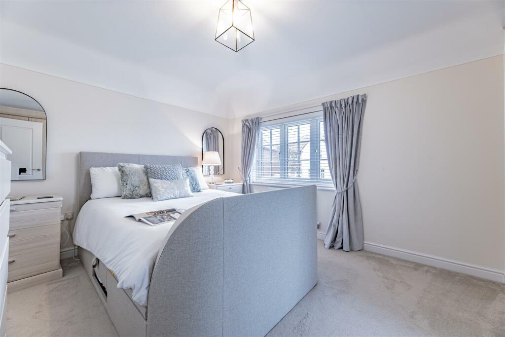 Additional image 16 of Immaculate detached Redrow property on prized cul-de-sac