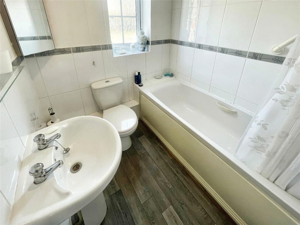 Hedingham Close, Ilkeston, Derbyshire, DE7 photo 5