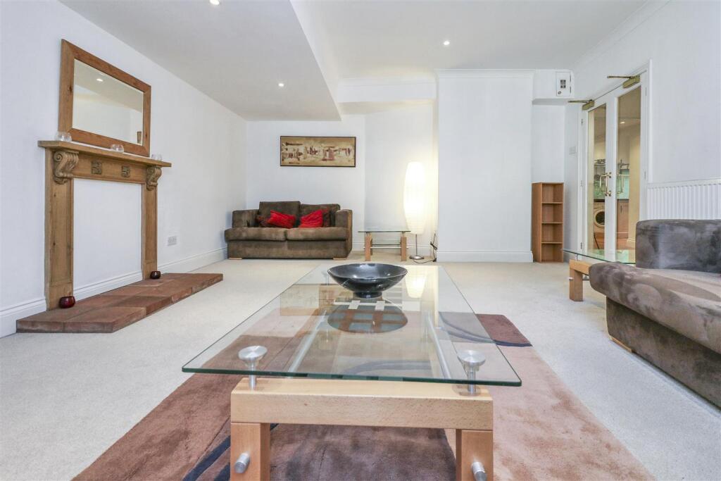 Additional image 5 of Neville Court, Jury Street, Warwick