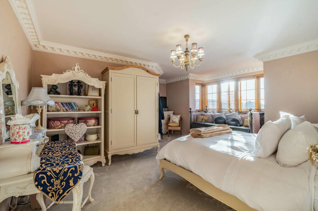 Additional image 25 of Luxury Home On Weston Lane, Bulkington, CV12 9RX