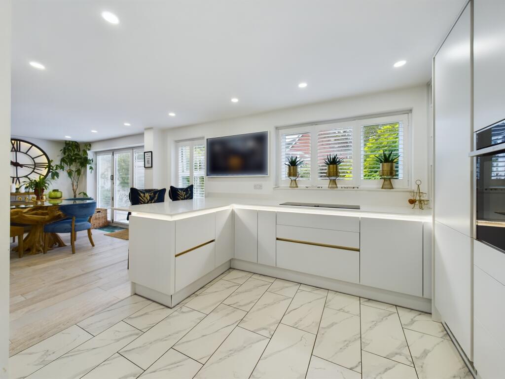 Additional image 2 of Persian Close, City Point