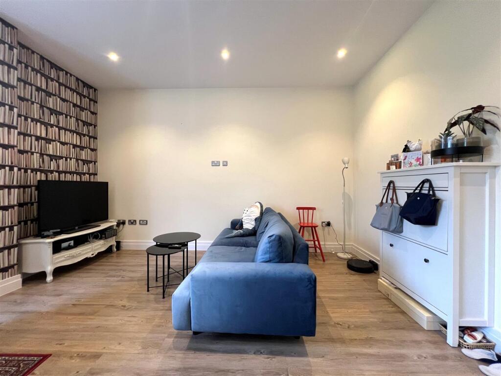 Additional image 11 of Clarendon Avenue, Leamington Spa