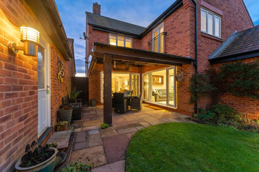 Additional image 8 of Spacious Cuddington family home