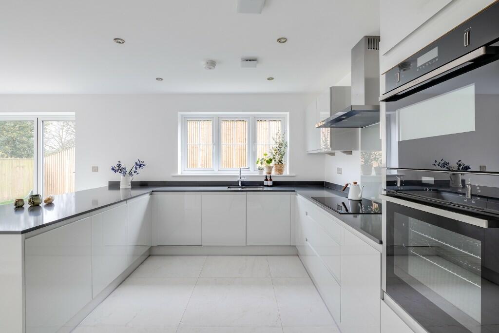 Additional image 5 of Stunning Craftsman Built Home on a Huge Plot!