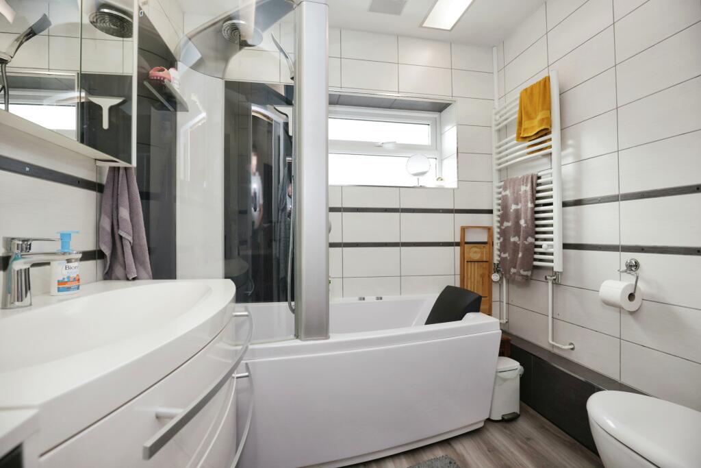 Additional image 17 of Glebe Crescent, Rugby, CV21