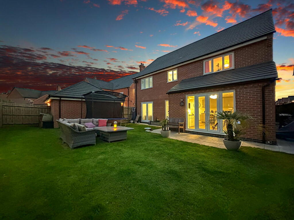 Additional image 27 of Over 2,000sqft Perfect Family Home! Russett Avenue, Nuneaton, CV11 6YW