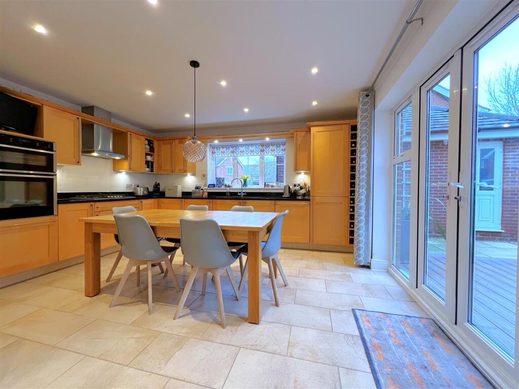 Additional image 38 of Camel Close, Warwick