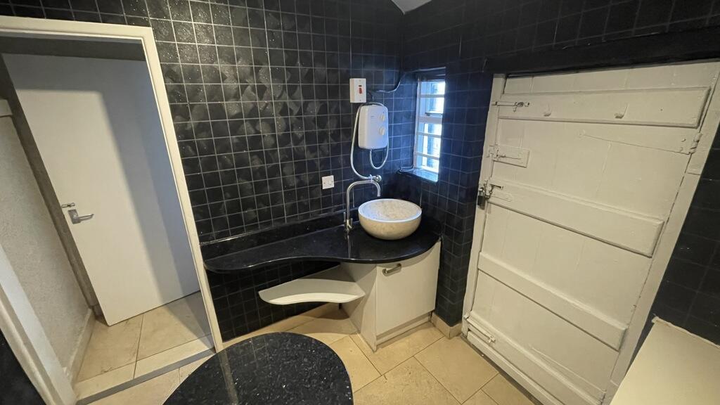 Additional image 5 of 70 Smith Street, Warwick, Warwickshire, CV34 4HU