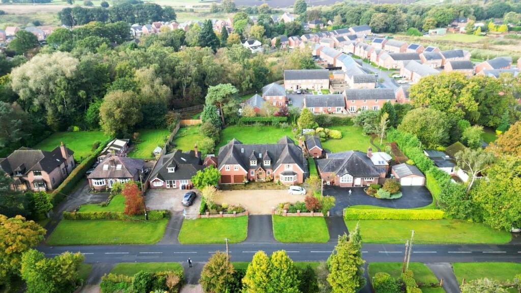 Additional image 4 of Spacious home on the exclusive Blackfirs Lane, Somerford, Congleton