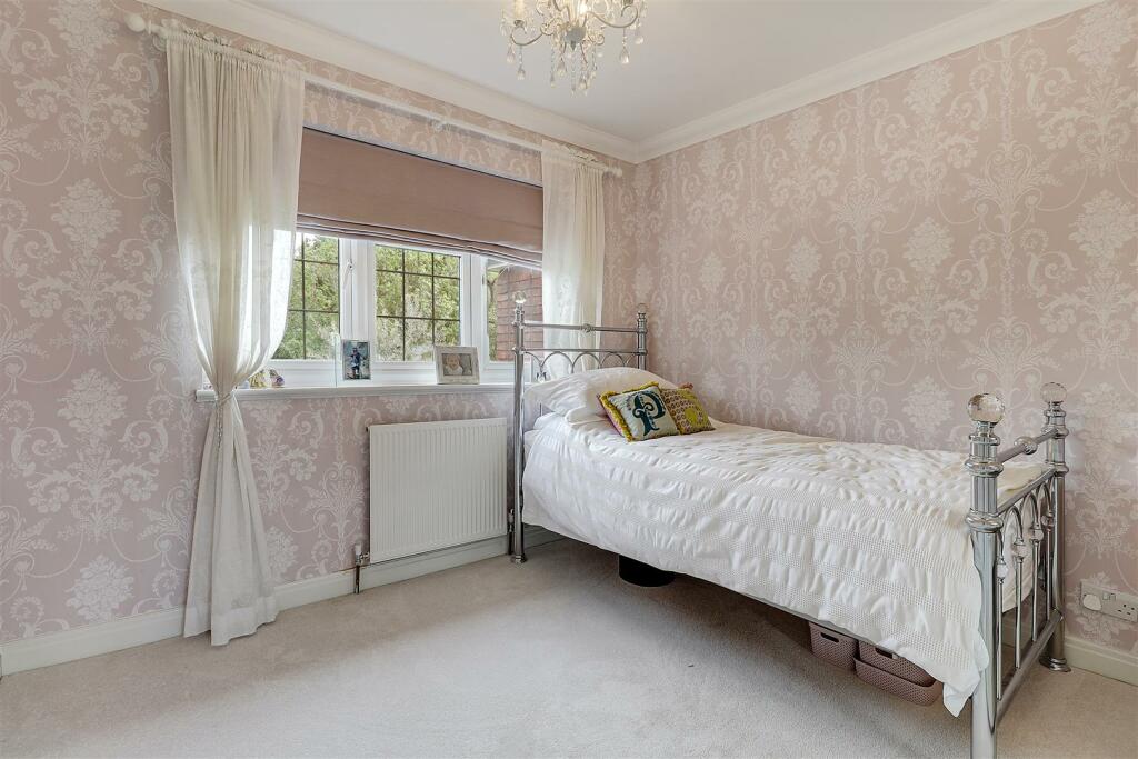 Additional image 16 of Cob Drive, Shorne,