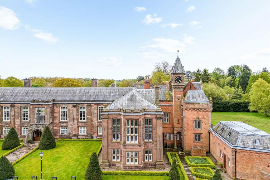 Additional image 4 of Stylish duplex apartment overlooking Vale Royal Abbey golf course