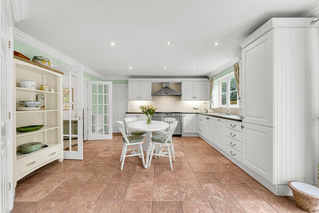 Additional image 14 of Spacious, 5 Bedroom home near the Whitegate Way