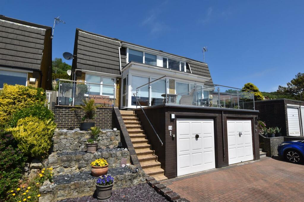 Castle Bay, Sandgate