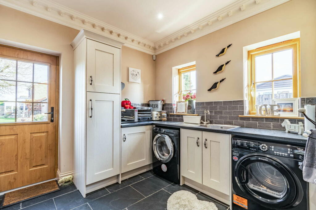 Additional image 20 of Luxury Home On Weston Lane, Bulkington, CV12 9RX