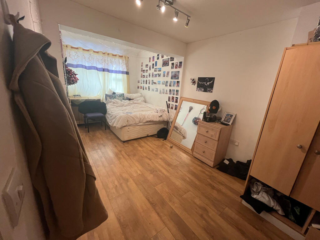 Additional image 4 of Lyndhurst Road