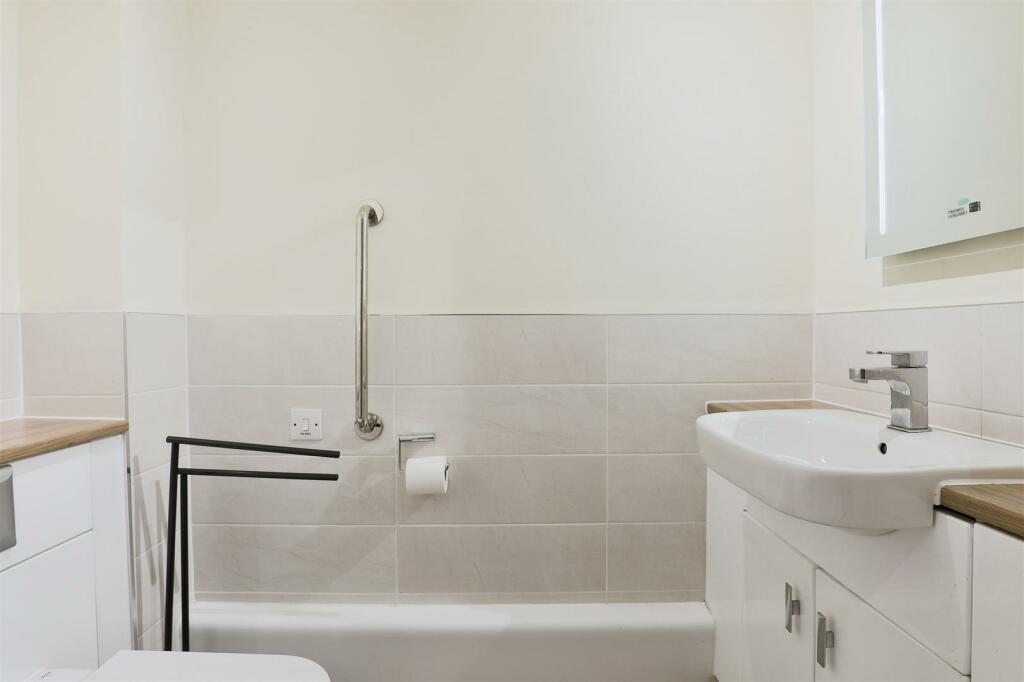 Additional image 13 of Harvard Place, Stratford-Upon-Avon, Warwickshire CV37 8GA