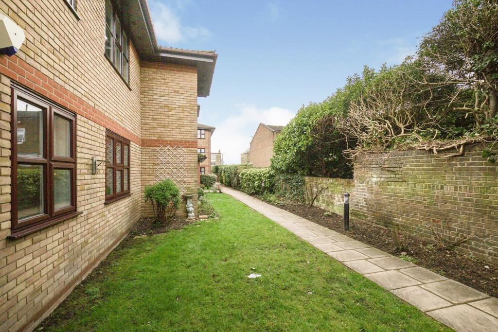 Additional image 15 of 22 Crook Log, Bexleyheath, DA6