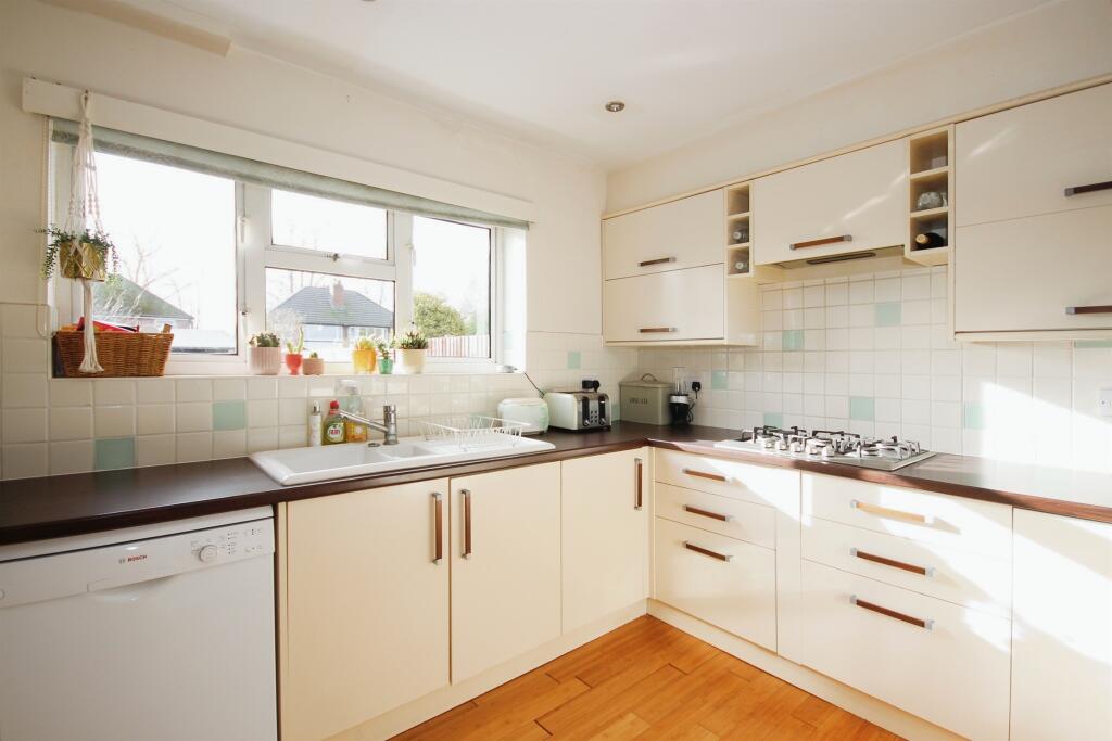 Additional image 16 of Dale Close, Warwick