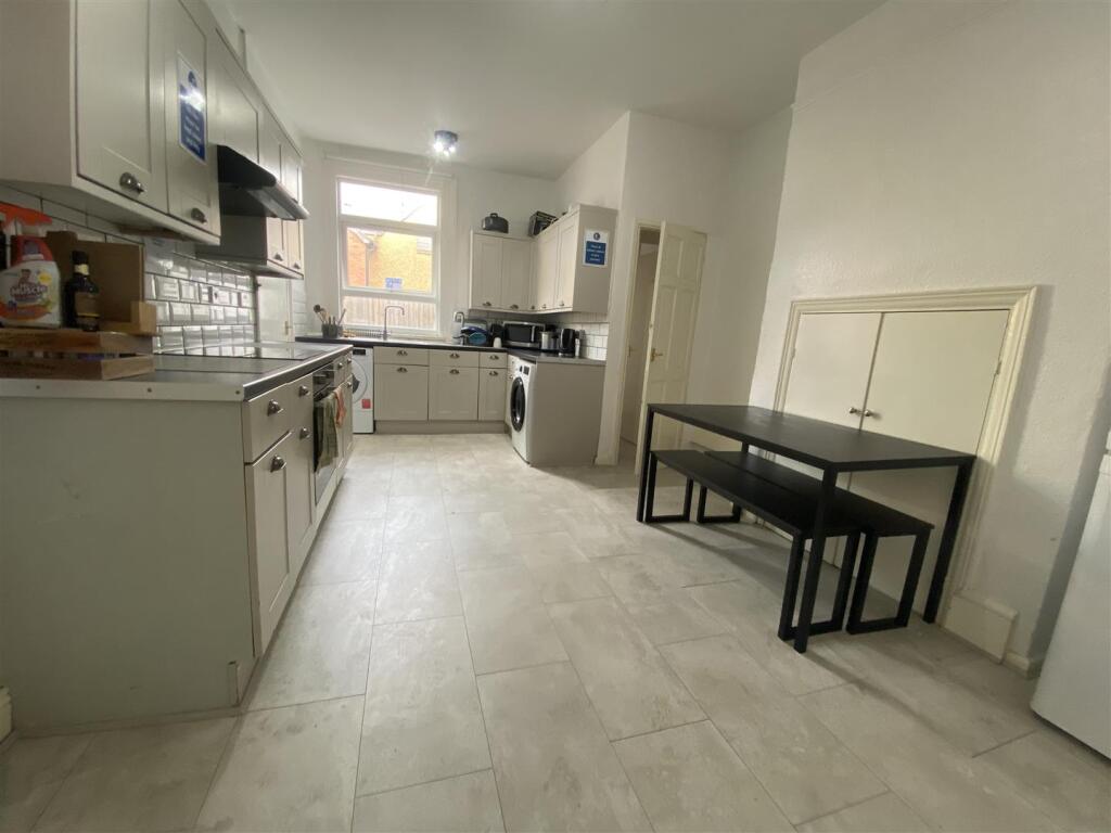 Additional image 3 of Ensuite 2, Melbourne Road, Earlsdon, Coventry, CV5 6JP