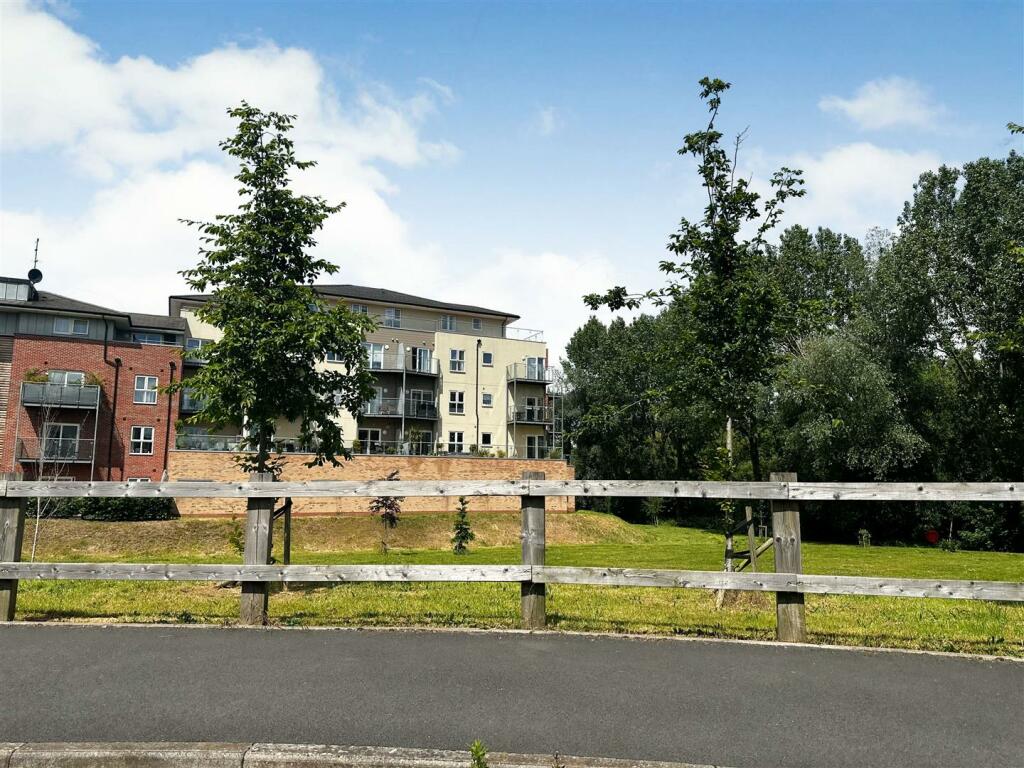 Additional image 17 of Andrews Close, Warwick