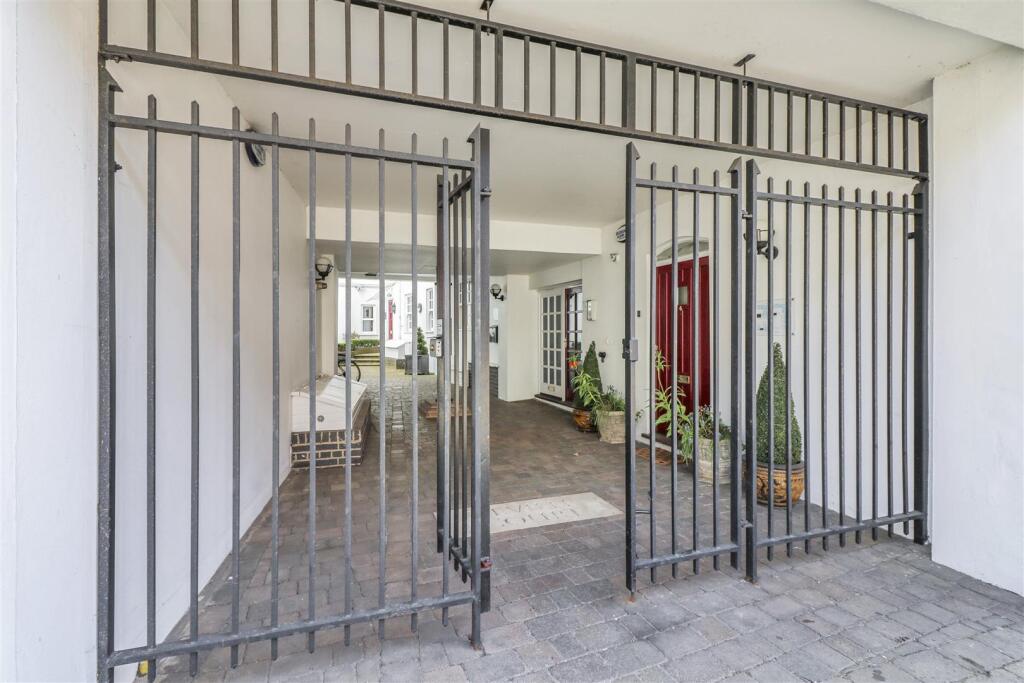 Additional image 15 of Neville Court, Jury Street, Warwick